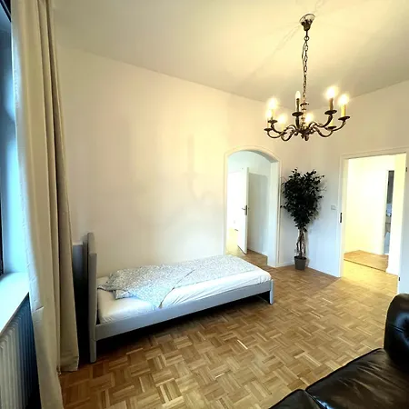 Monteur- & Familienapartment 6 Personen *